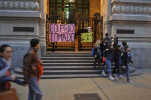 Alumnos toman el Pellegrini y el Nacional Buenos Aires en reclamo por la aplicación de la Ley de Financiamiento Universitario
