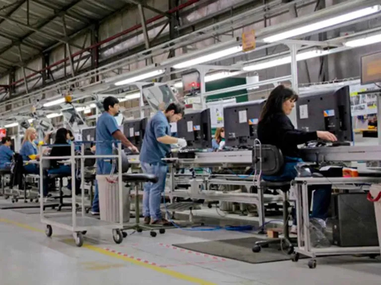 Un informe de la UBA alertó por la destrucción de empleo formal y la pérdida de poder adquisitivo 