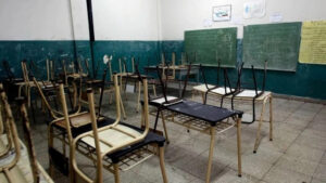 Un informe de la UBA advirtió que el presupuesto educativo se redujo casi un 50%